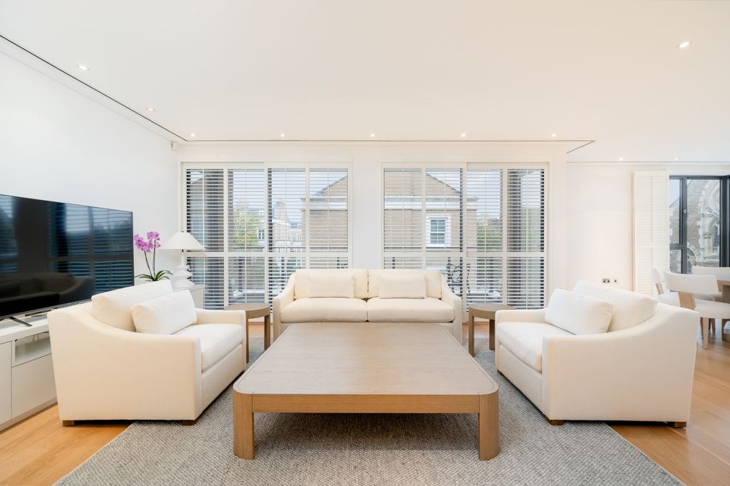 Property photo 1 of 16 Wycombe Square 1F...