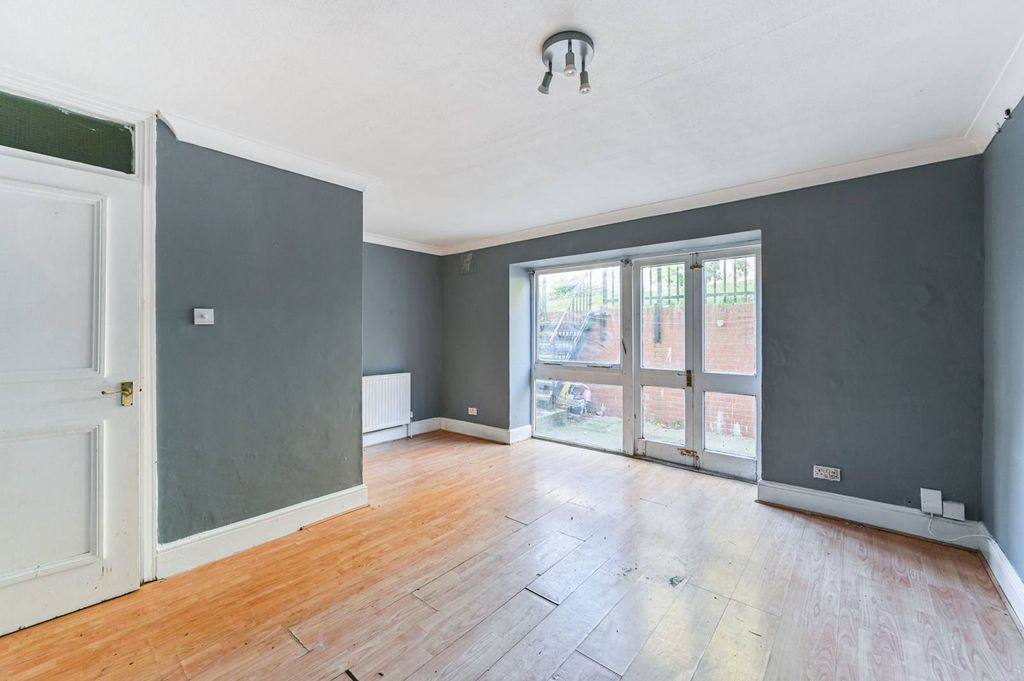 Property photo 2 of 5