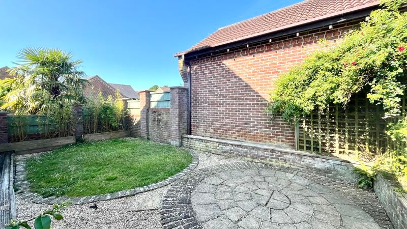 Property photo 2 of 16 Side Garden