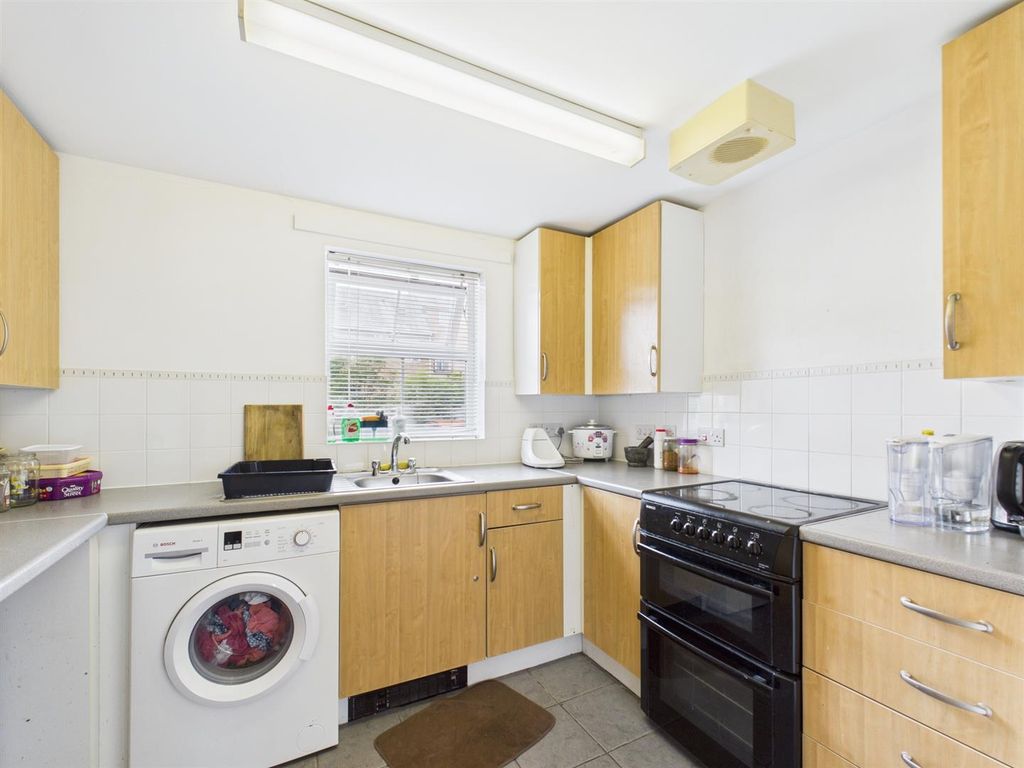 Property photo 3 of 9 Kitchen 1.Jpg