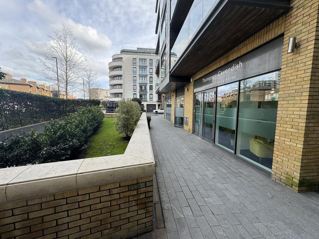 Property photo 1 of 10 Kew Bridge  Unit 2  Brentford 1.Jpg