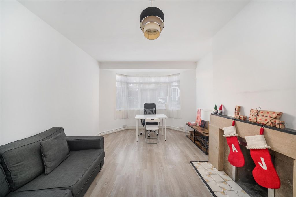 Property photo 2 of 6 Barton Court 1 W14 Ph2.Jpg