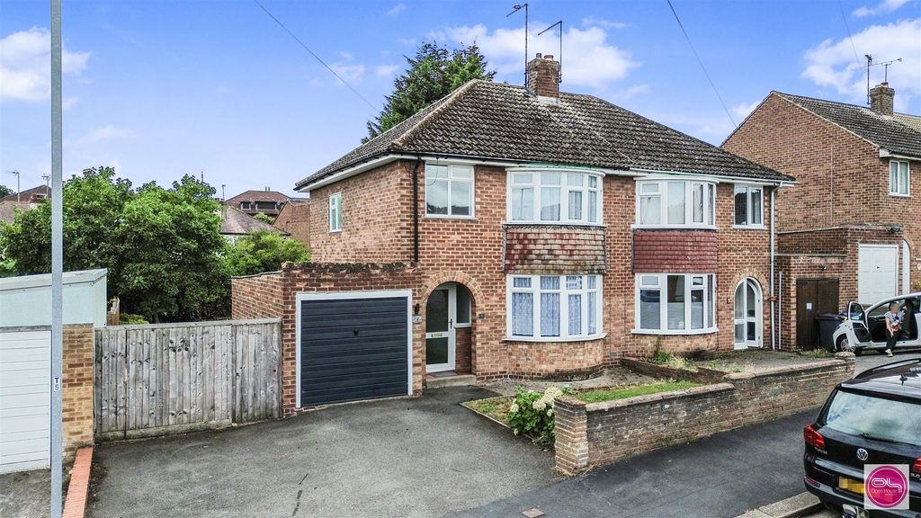 Property photo 1 of 33 Faversham Road, Burton On Trent (2).Jpg