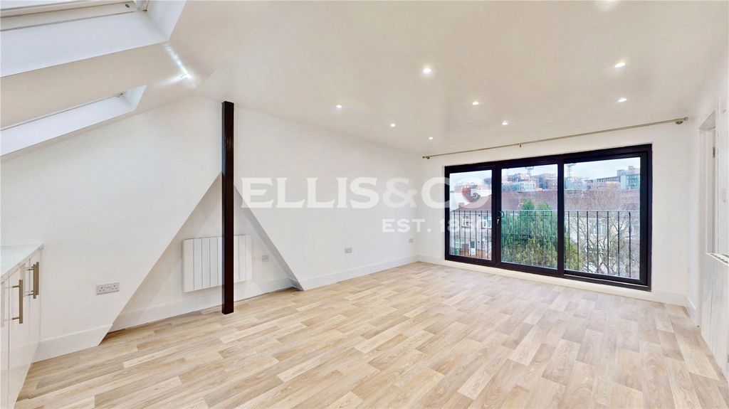 Property photo 3 of 18 Picture No. 03