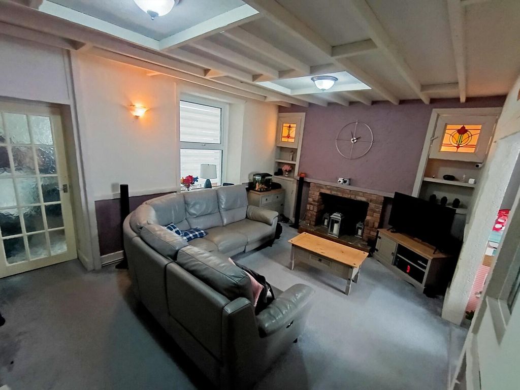 Property photo 2 of 11 Living Room