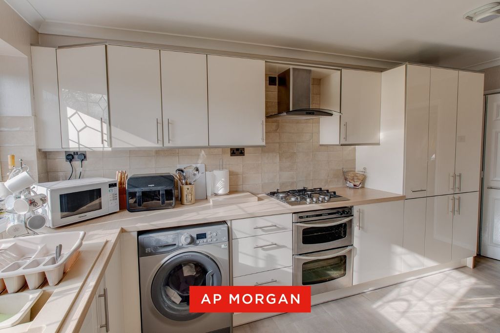 Property photo 3 of 17 Picture No. 09