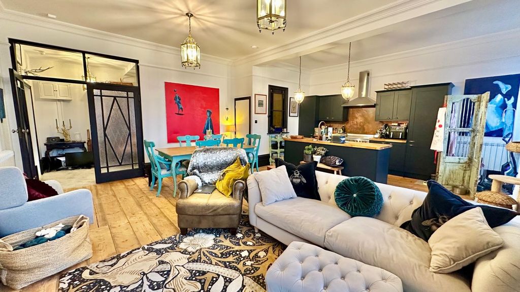 Property photo 1 of 25