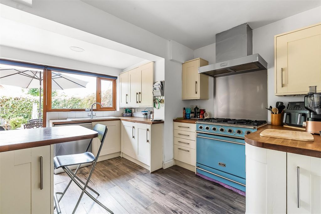 Property photo 3 of 16 29-Deepdene-Avenue-13.Jpg
