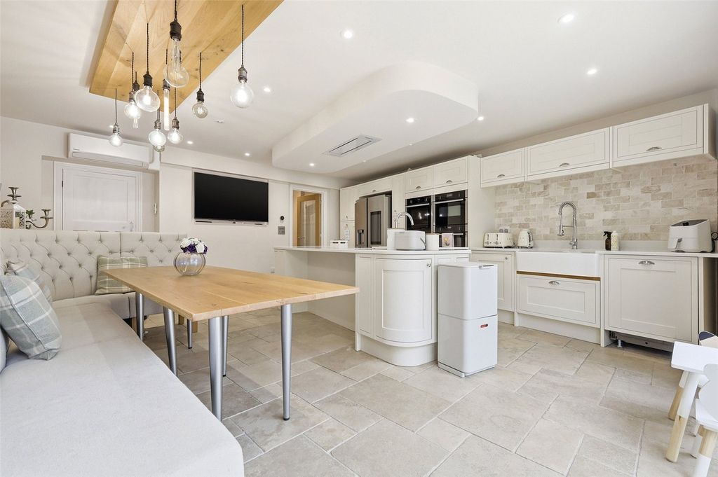 Property photo 1 of 22 Picture No. 08