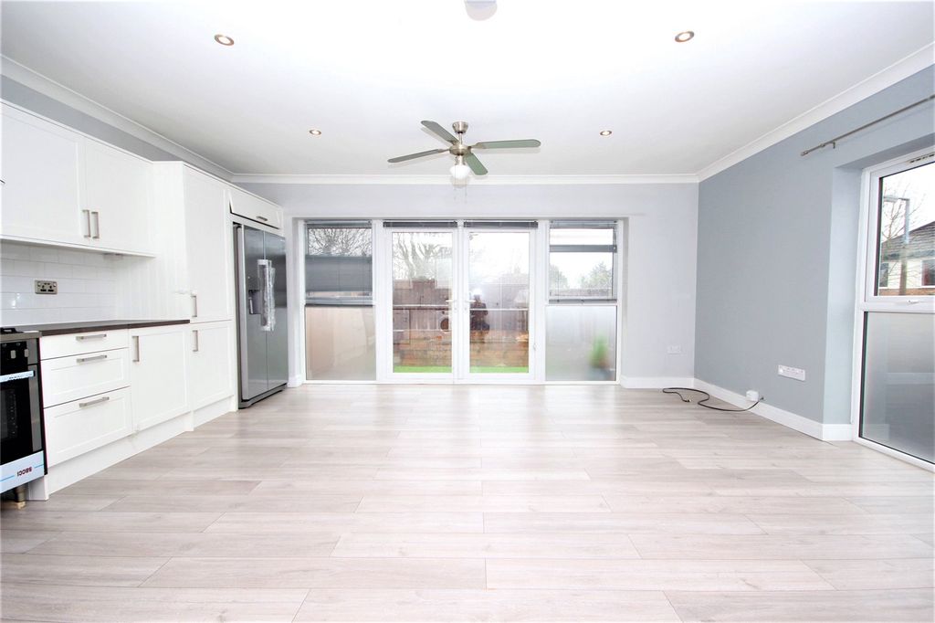 Property photo 3 of 8 Picture No. 02