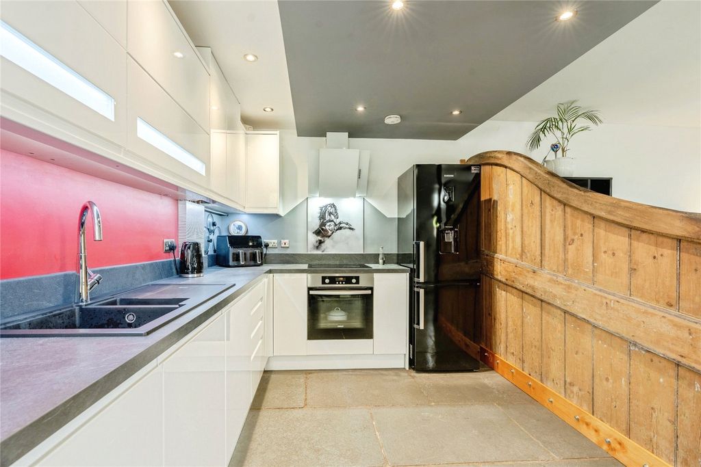Property photo 3 of 19 Picture No. 10