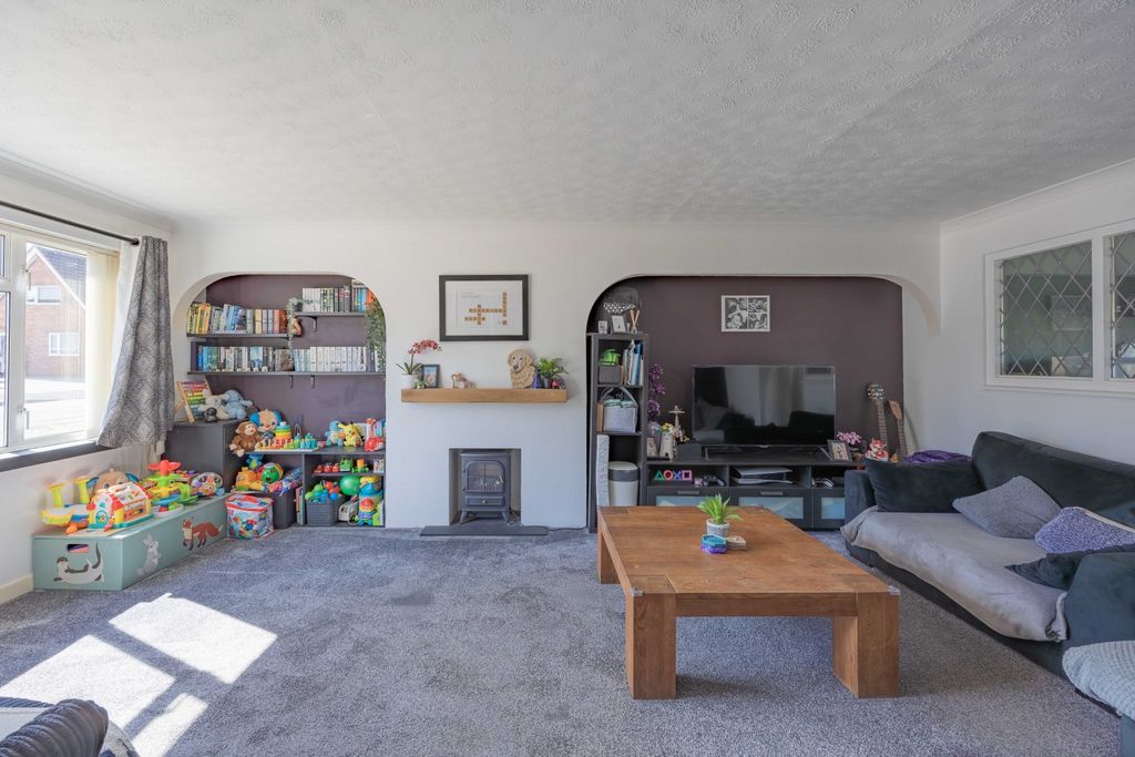 Property photo 2 of 16 Ewemove Taunton Barrow Drive (11)
