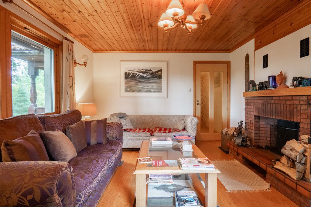 Property photo 2 of 47