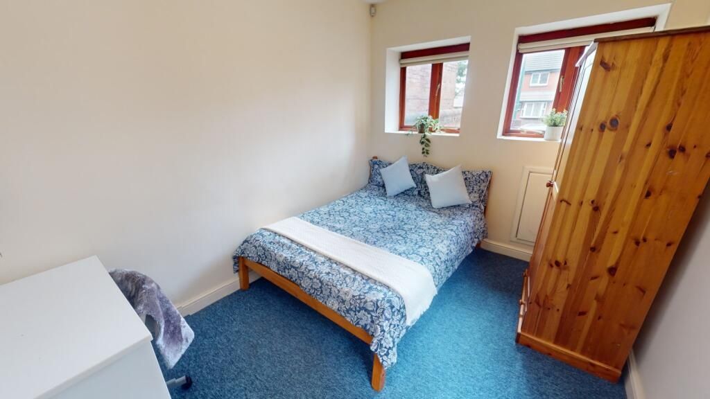 Property photo 3 of 6 Bright And Cozy Double Bedroom Featuring A Comfort...