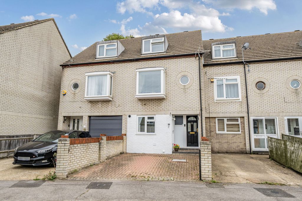 Property photo 1 of 25