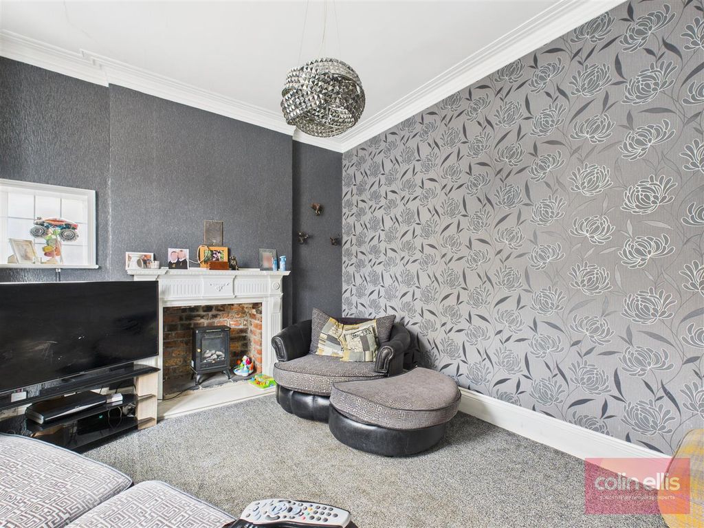 Property photo 3 of 17 Cam05075G0-Pr0185-Still016.Jpg
