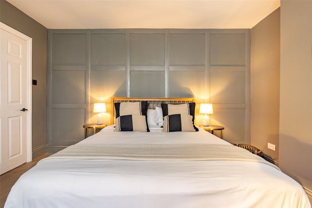 Property photo 3 of 19 Master Bed Room
