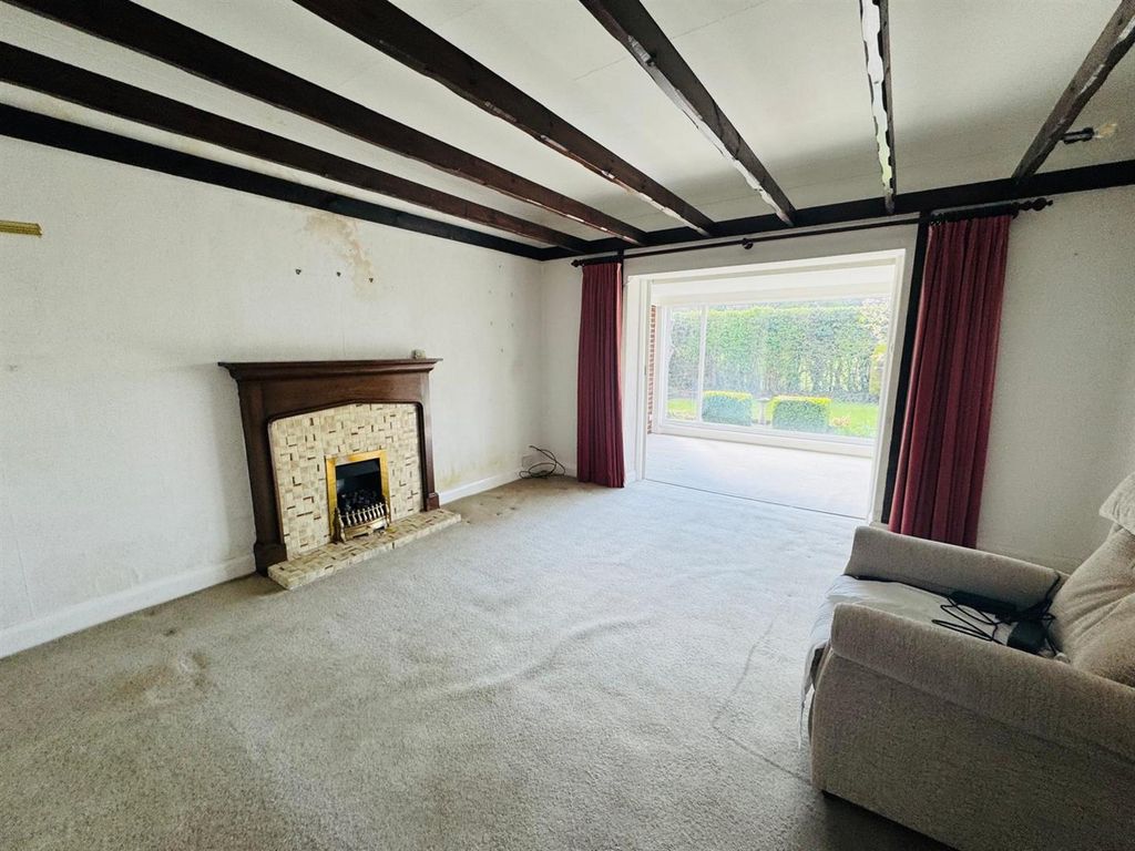 Property photo 2 of 18 Lounge