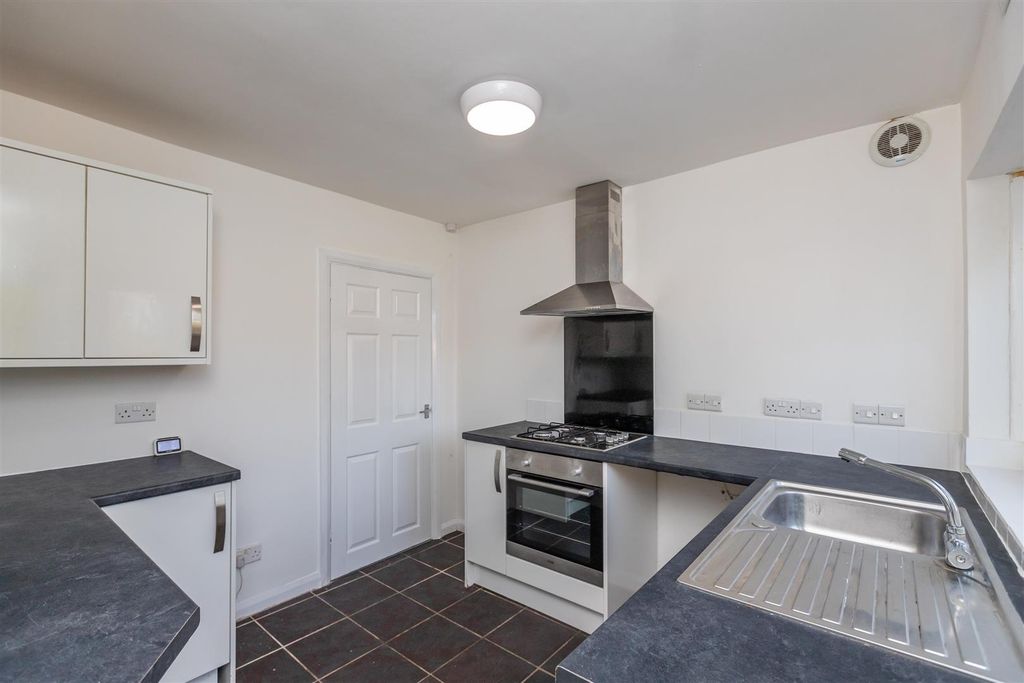 Property photo 3 of 15 Approach