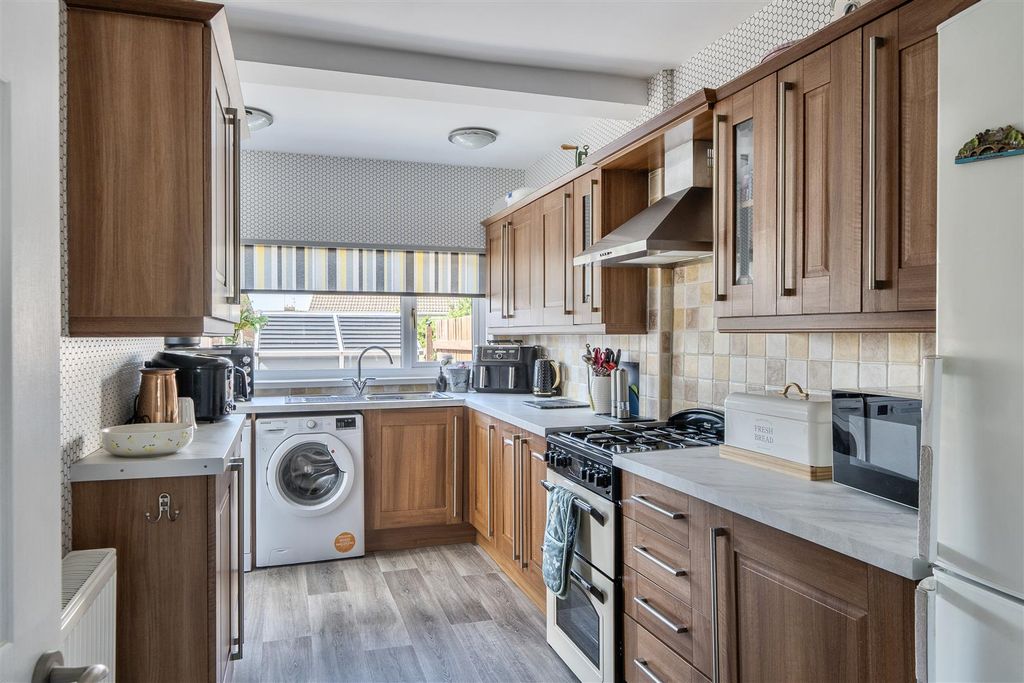 Property photo 3 of 13 Kitchen