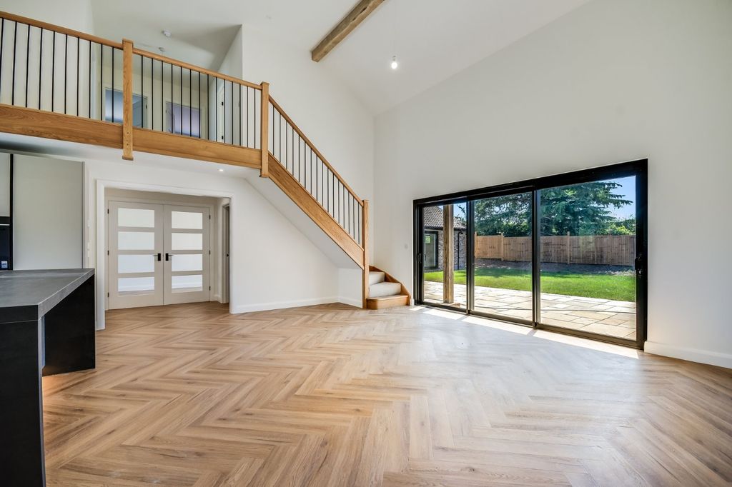 Property photo 2 of 14 Open Plan