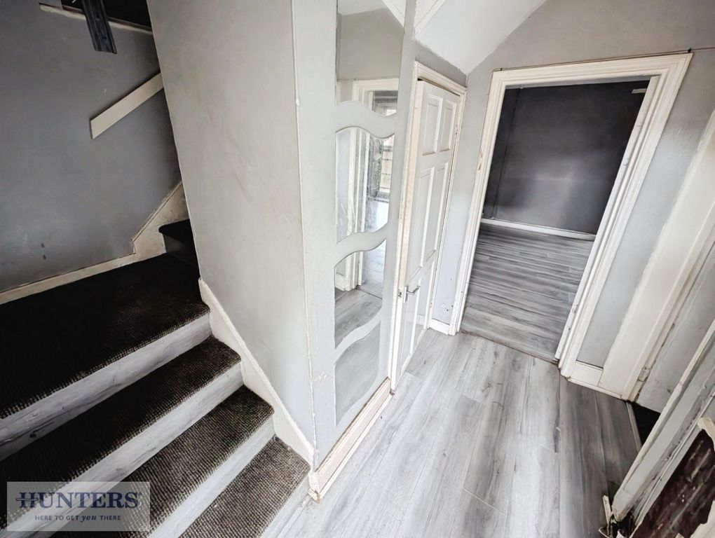 Property photo 3 of 11 Entrance Hallway