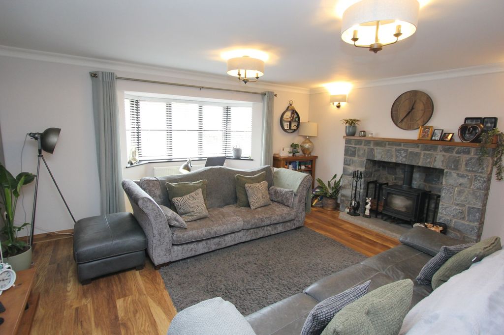 Property photo 2 of 25