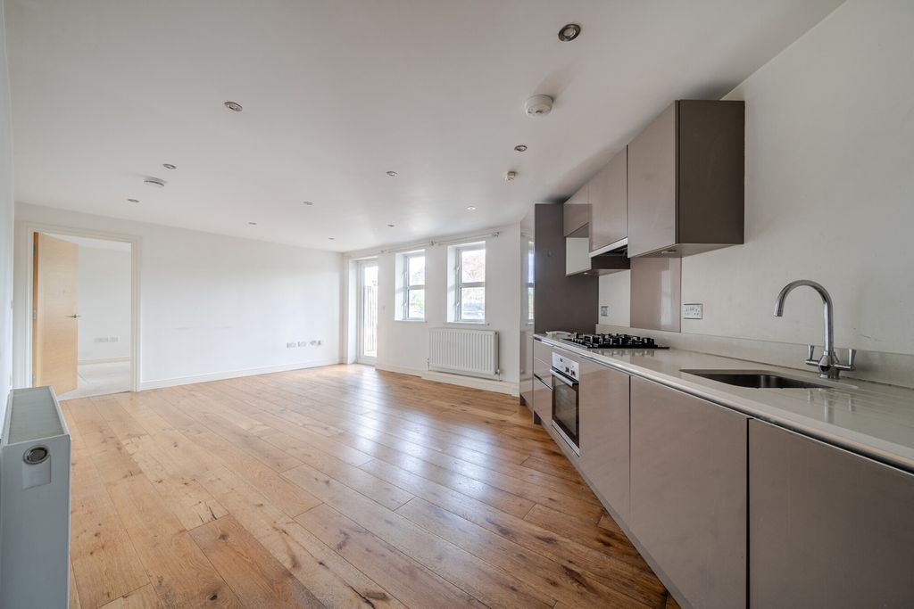 Property photo 3 of 10 1521074-10-6Abd09...