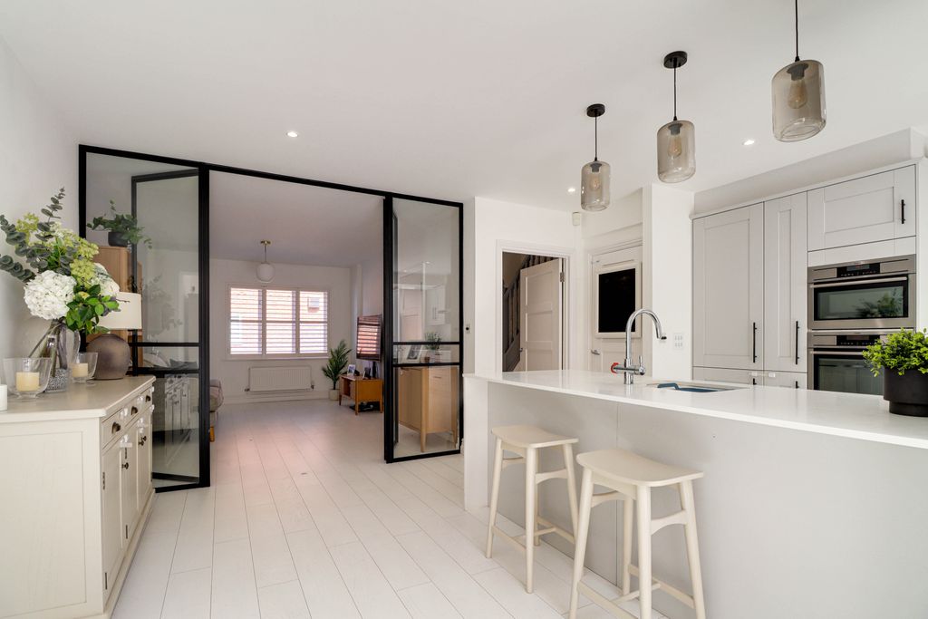 Property photo 3 of 22 Kitchen