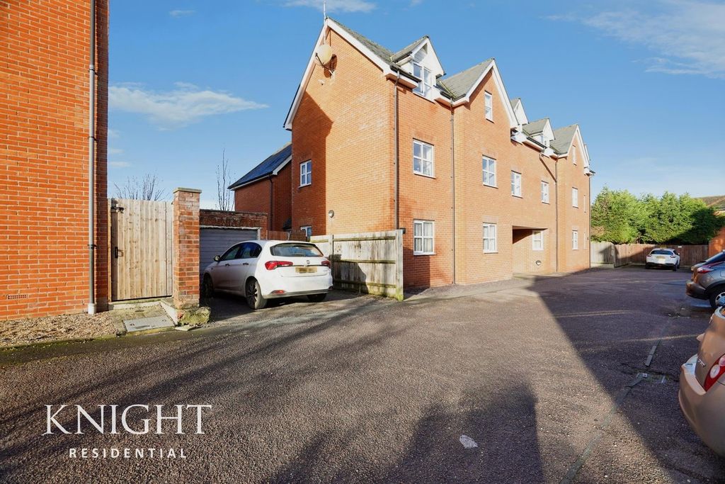 Property photo 1 of 26