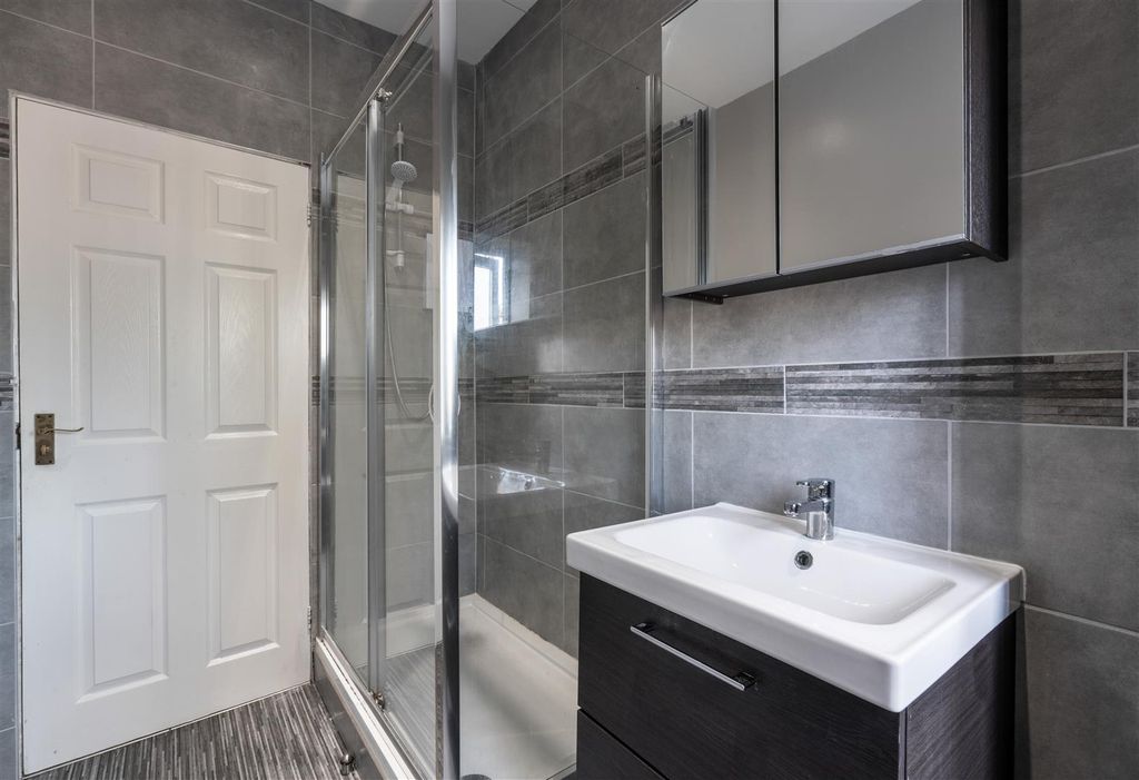 Property photo 2 of 10 Bathroom.Jpg