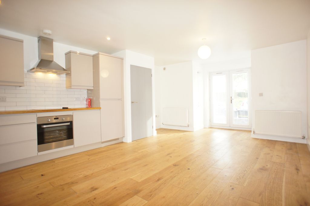 Property photo 3 of 21 Living Space