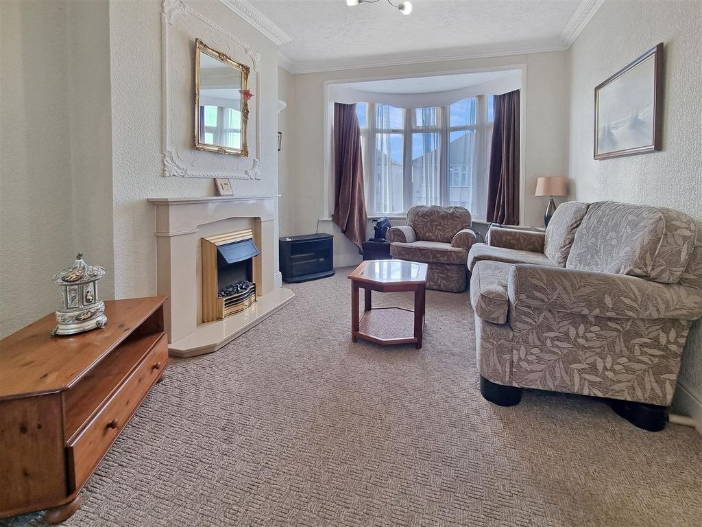 Property photo 2 of 13 78763.Jpg