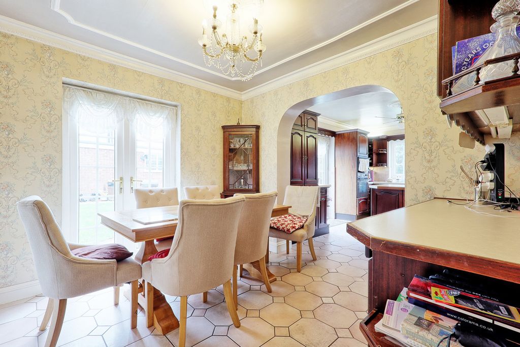 Property photo 2 of 31