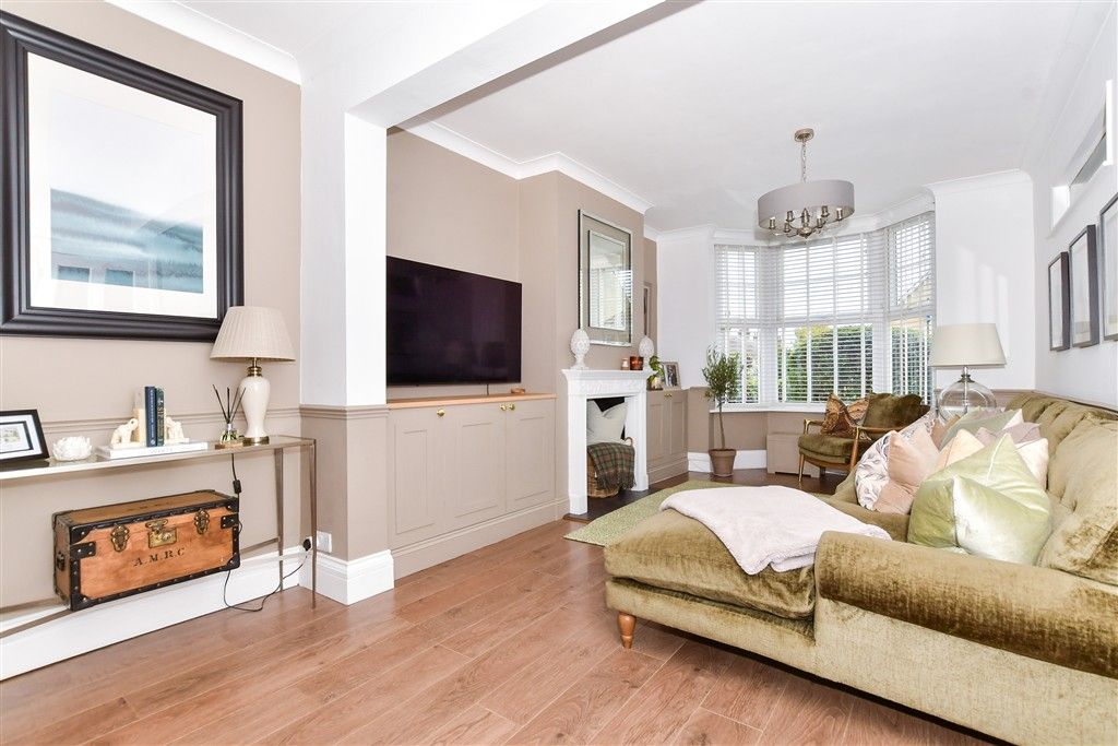 Property photo 3 of 14 Lounge