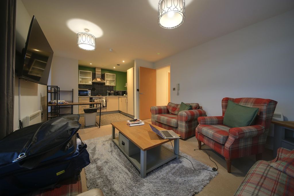 Property photo 2 of 16 Lounge