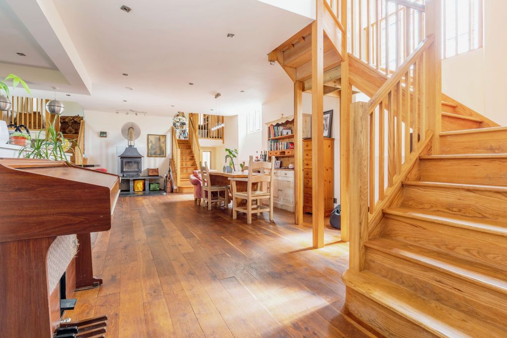 Property photo 2 of 17 Photography