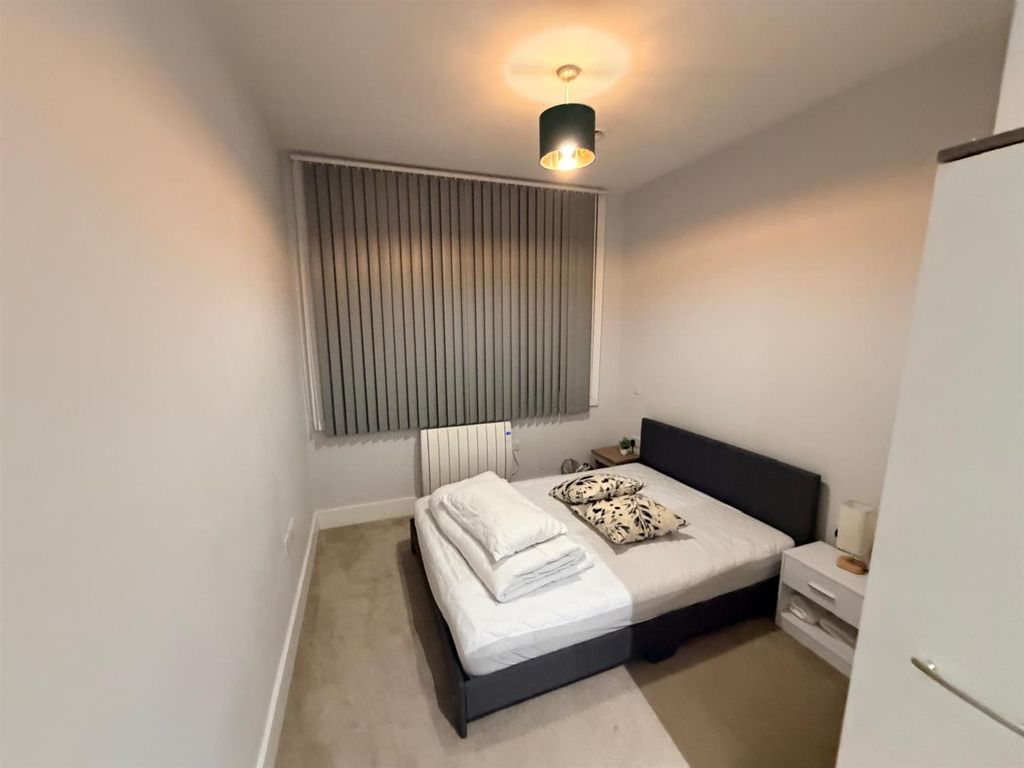 Property photo 3 of 7 8 Peninsula House Ll.Jpeg