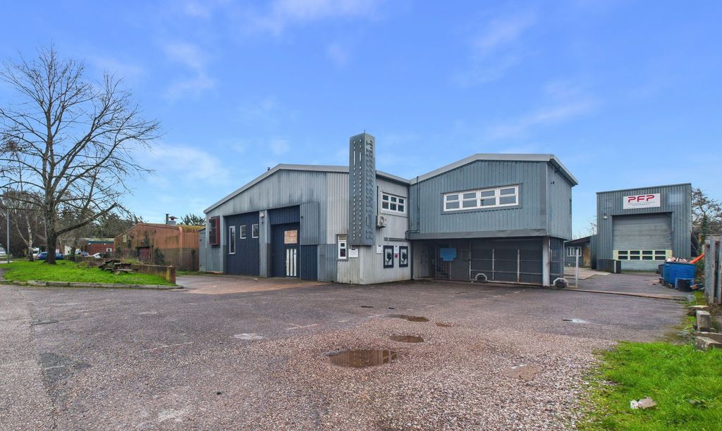 Property photo 1 of 32