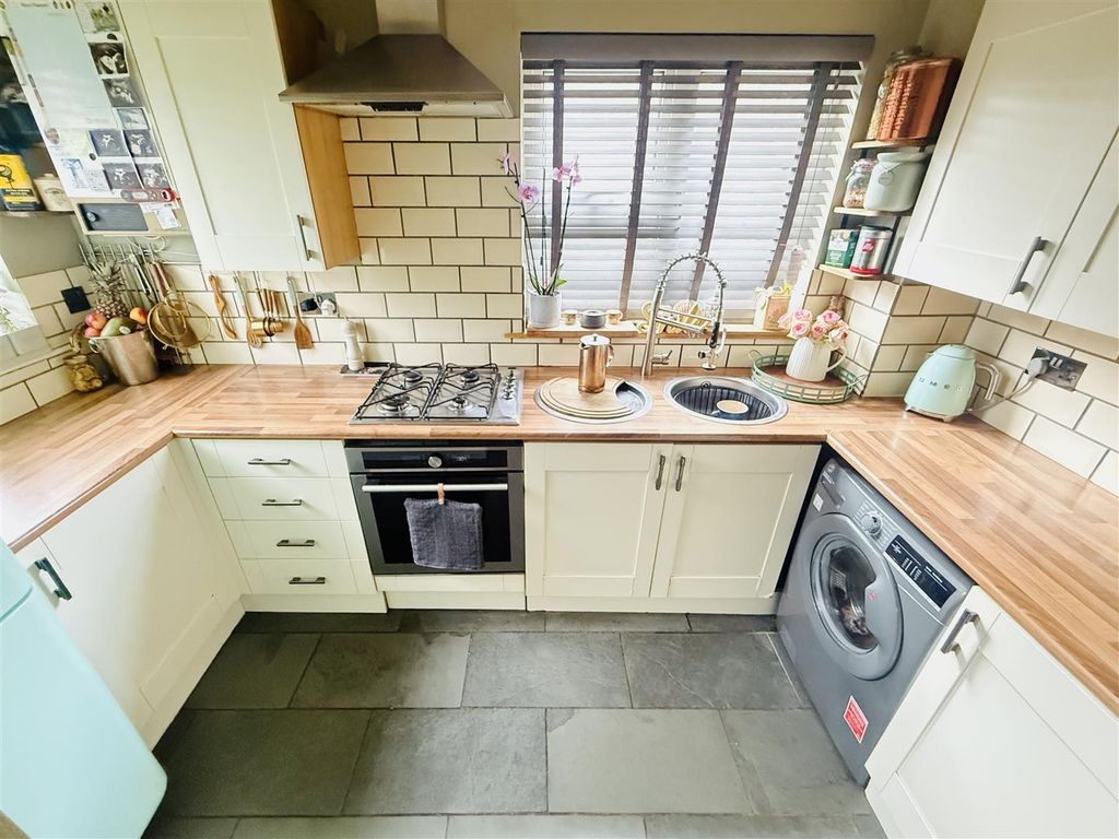 Property photo 2 of 16 Kitchen