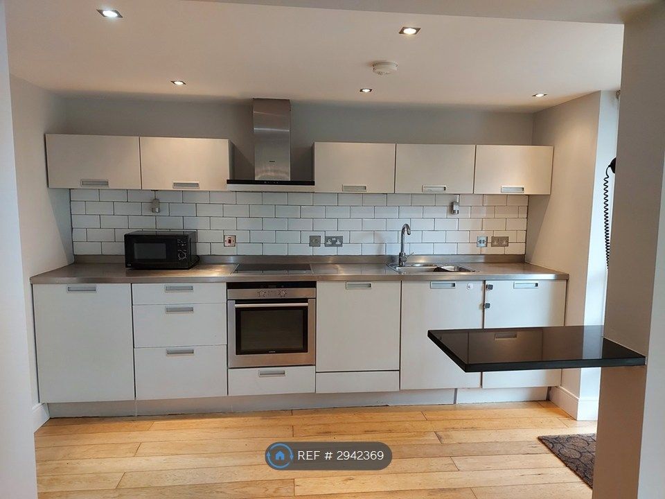 Property photo 3 of 14 Kitchen