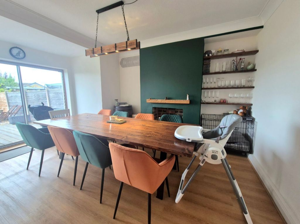 Property photo 3 of 11 Dining Room