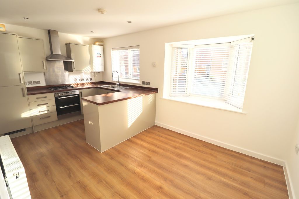 Property photo 3 of 16 Kitchen/Diner