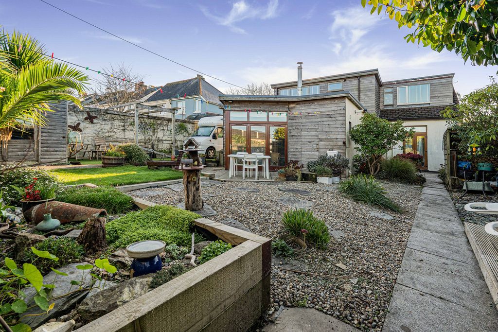 Property photo 1 of 32