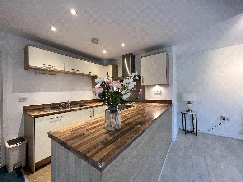 Property photo 3 of 12 Kitchen