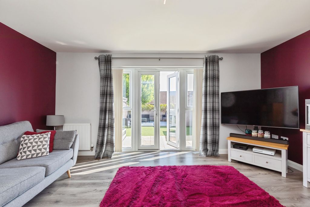 Property photo 2 of 20