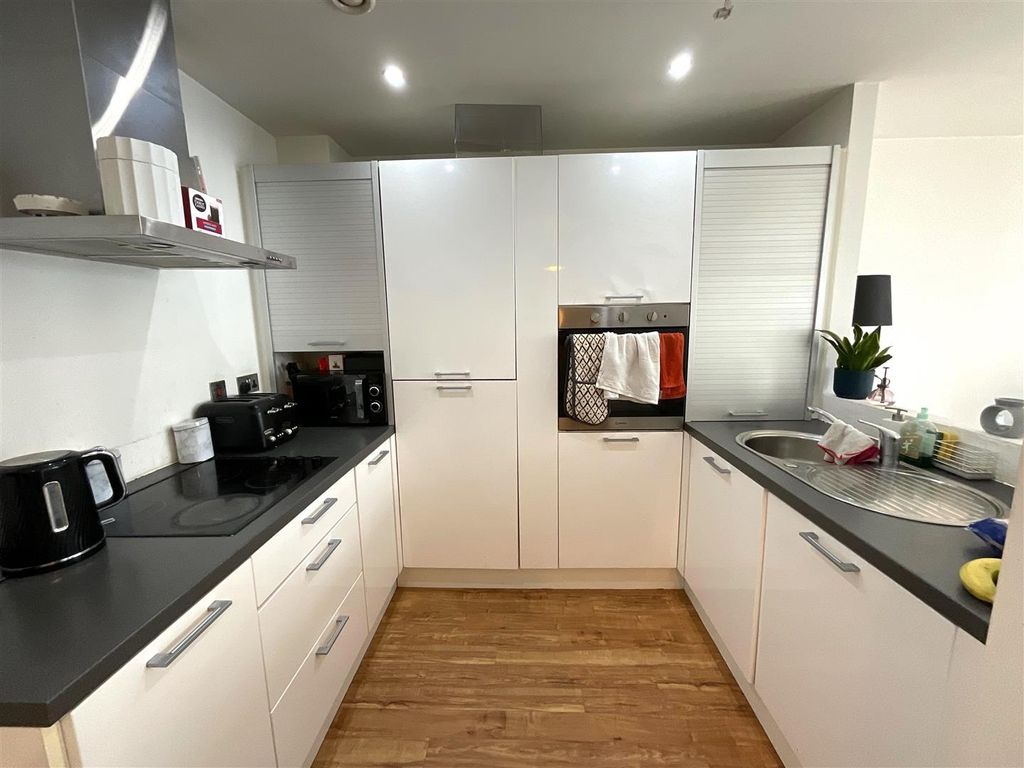 Property photo 2 of 21