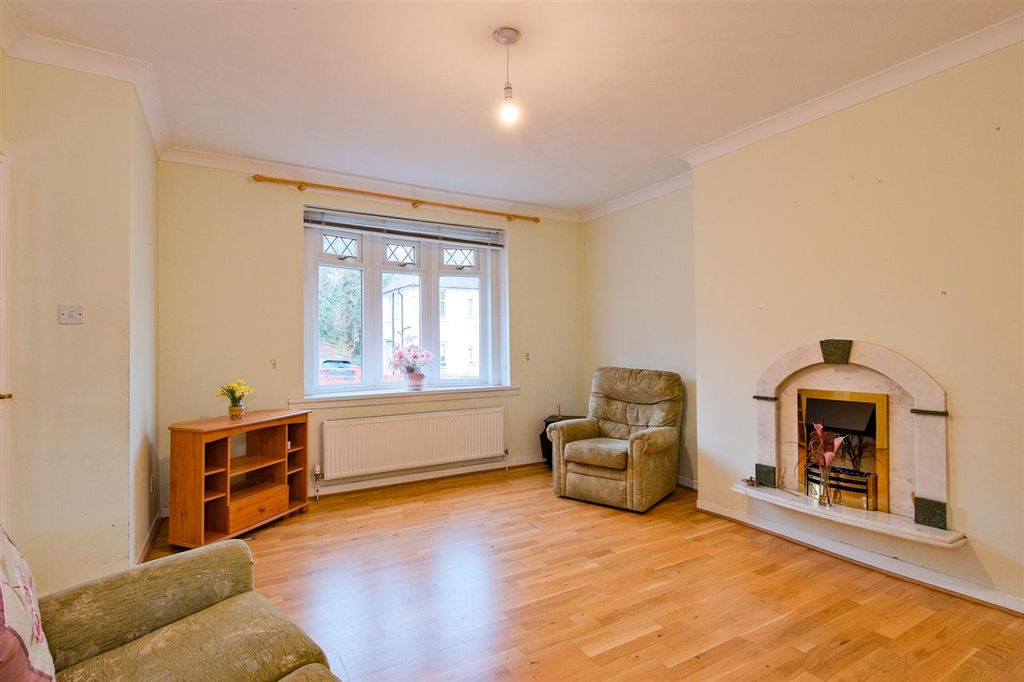 Property photo 2 of 18 Lounge