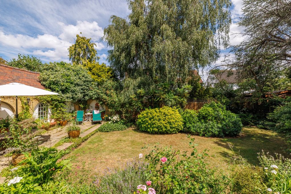 Property photo 2 of 20