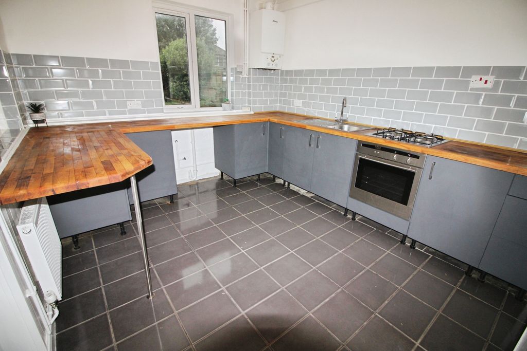 Property photo 3 of 19 Kitchen.Jpg